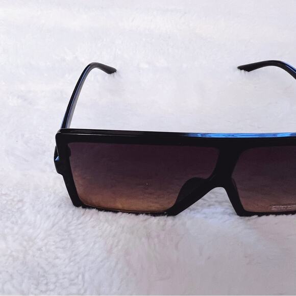 Ivonne Black Flat Oversized Square Sunglasses - Picture 7 of 11